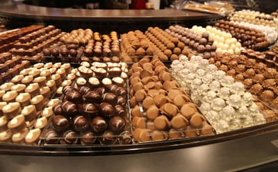 Interlaken Travel Guide: Best Things to Do & Travel Tips 10 Swiss Home Made Chocolate